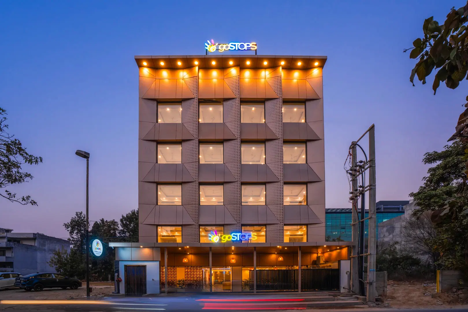 Gurugram, Baani Square PLUS - Private Rooms & Dorms