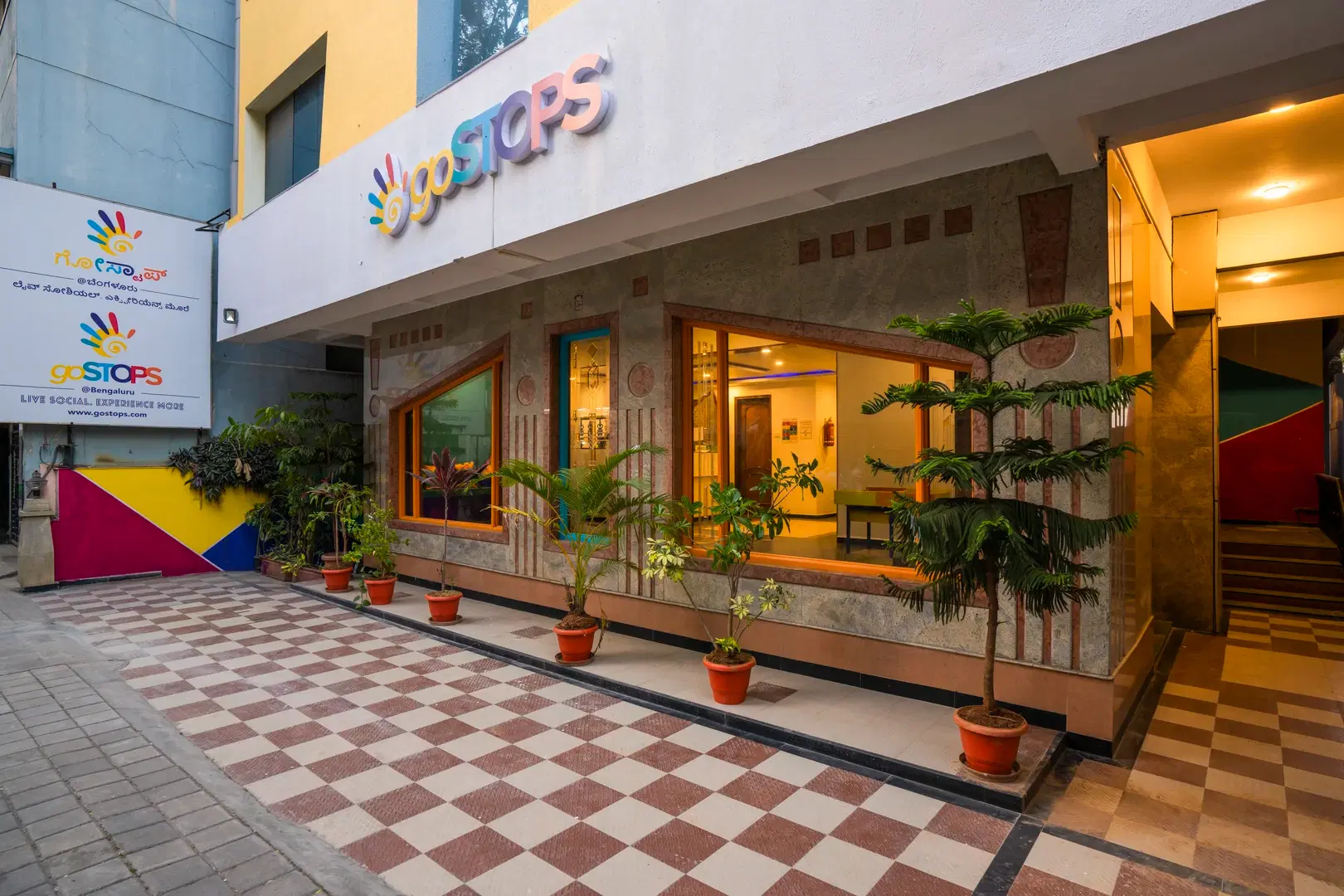 Bengaluru, Gandhi Nagar Majestic - Private Rooms & Dorms